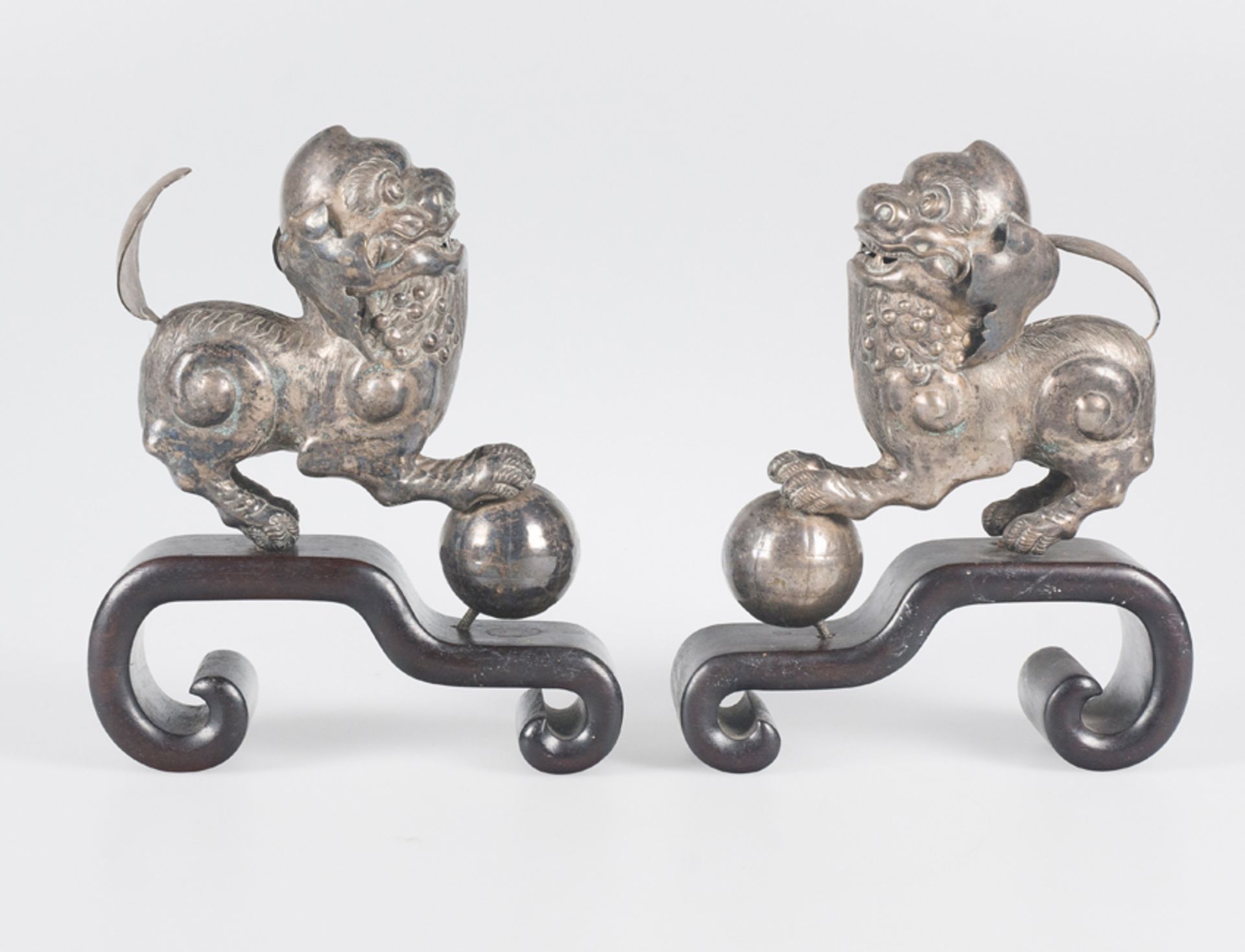 Pair of silver lions. China. 19th century. - Image 2 of 7