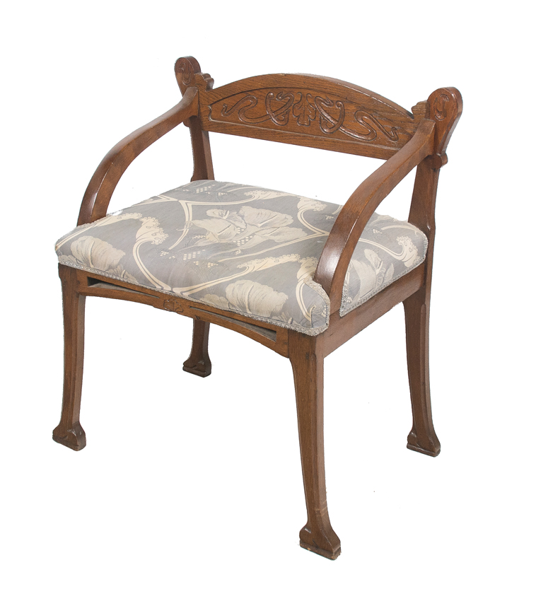 Low wooden chair with incised decoration. Art Nouveau. Circa 1900. - Image 2 of 6