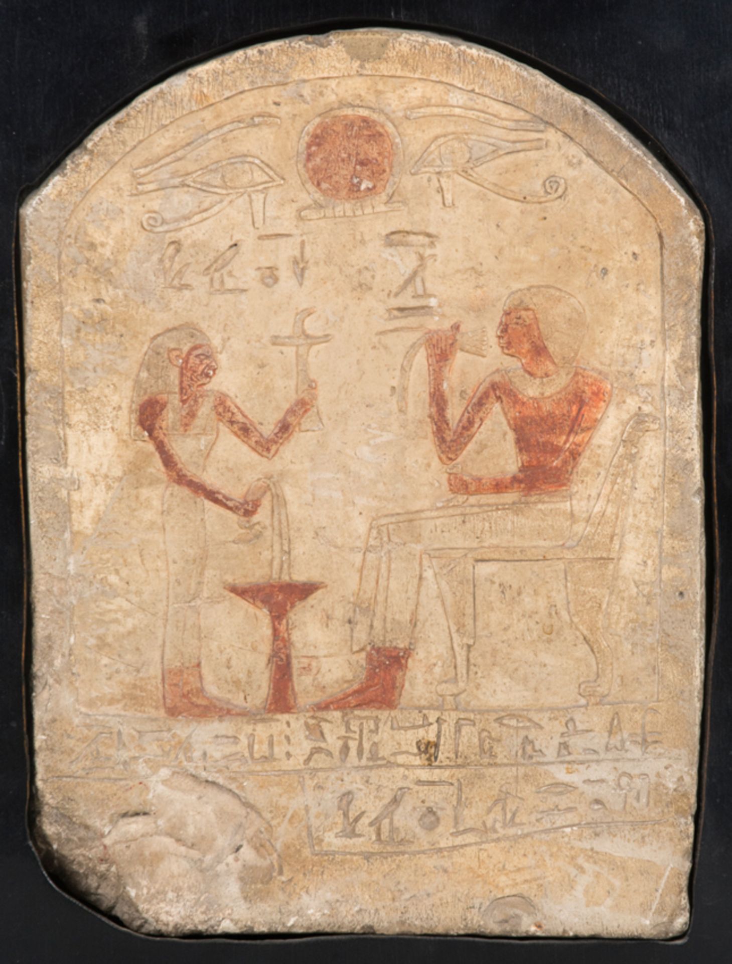 Limestone funerary stele which has been polychromed at a later date. New Kingdom of Egypt. - Bild 2 aus 9