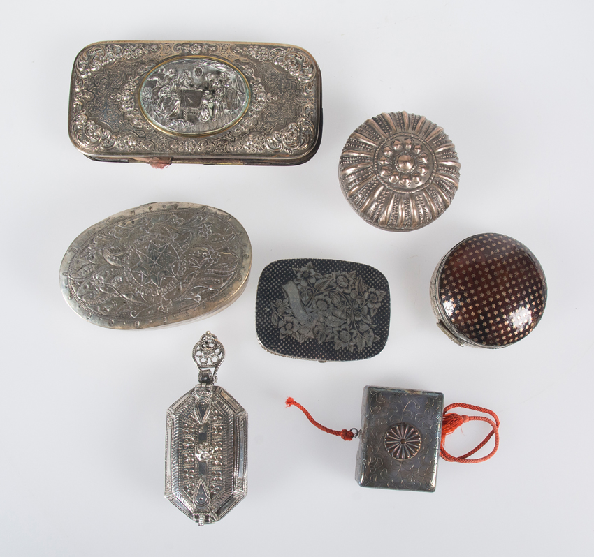 Set of seven little silver boxes. 19th. - 20th. Century. - Image 3 of 8