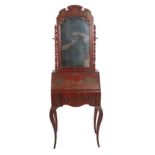 Lacquered wooden lady’s desk with chinoiserie decoration. Early 20th century.