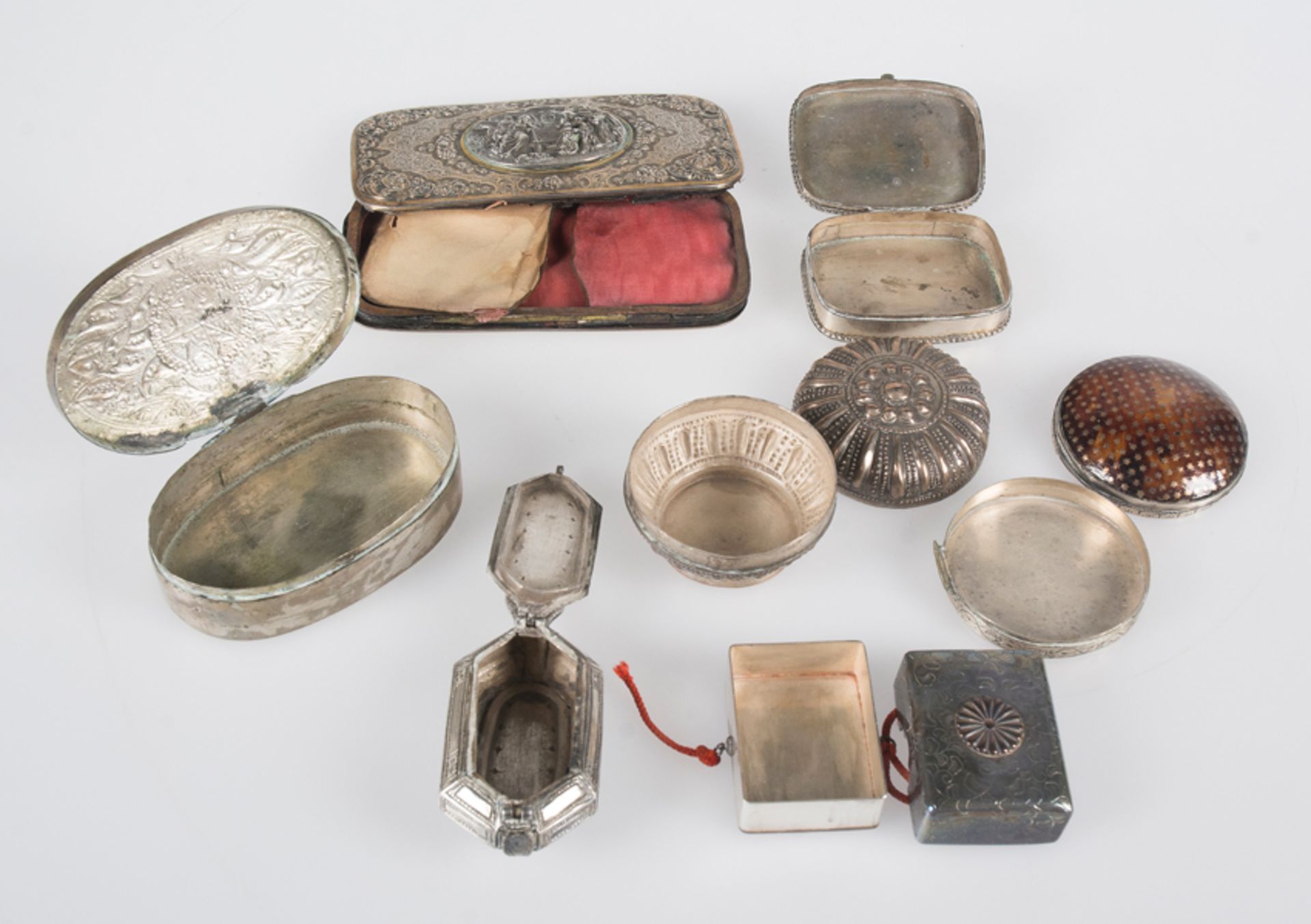Set of seven little silver boxes. 19th. - 20th. Century. - Image 5 of 8