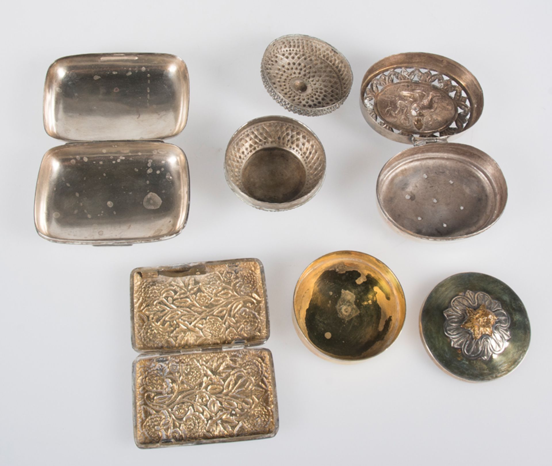 Set of five little silver boxes. 19th. - 20th. Century. - Image 8 of 10