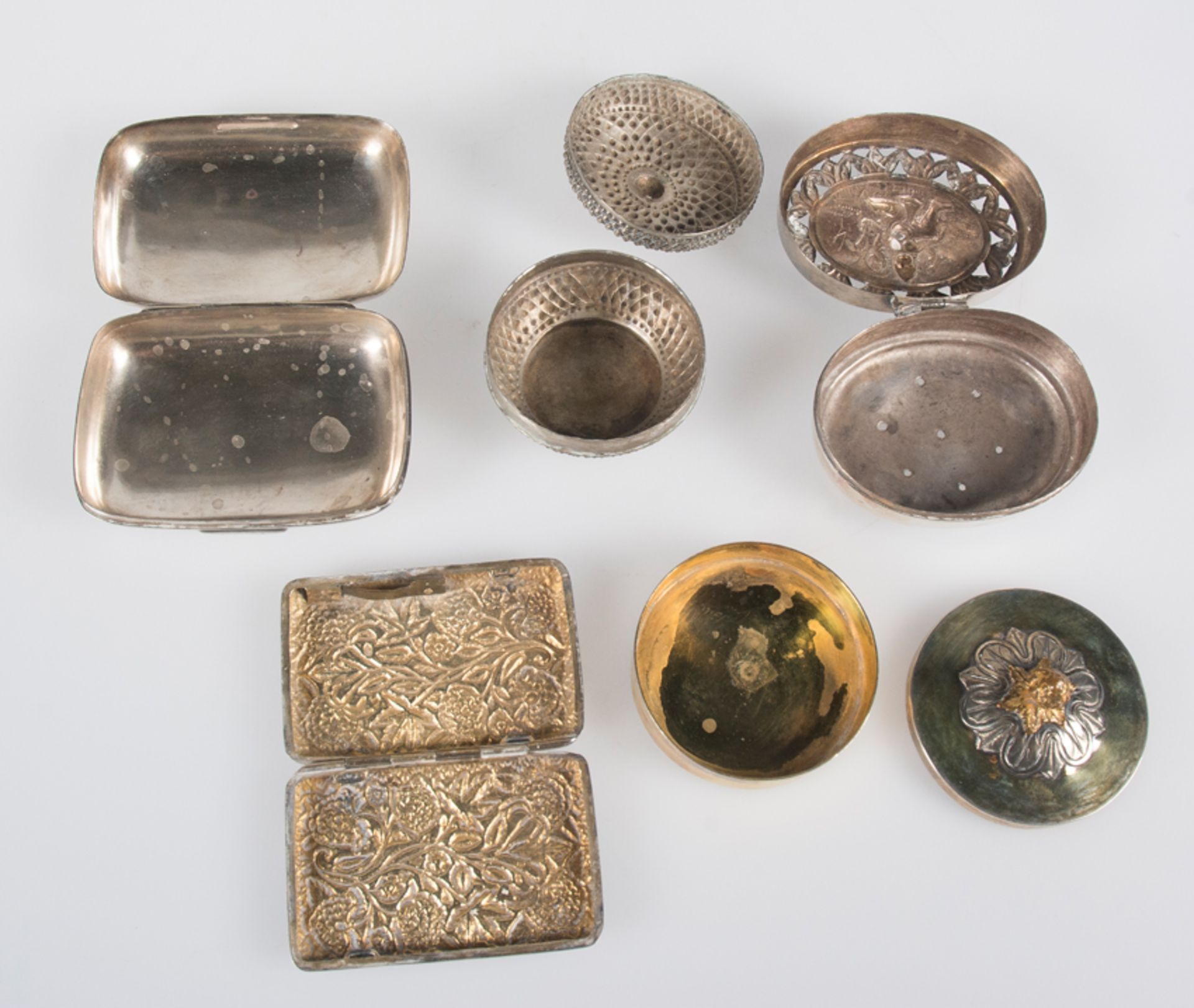 Set of five little silver boxes. 19th. - 20th. Century. - Image 7 of 10
