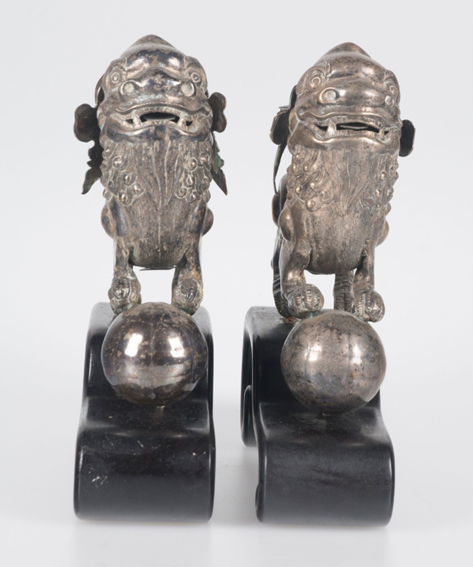 Pair of silver lions. China. 19th century. - Image 4 of 7