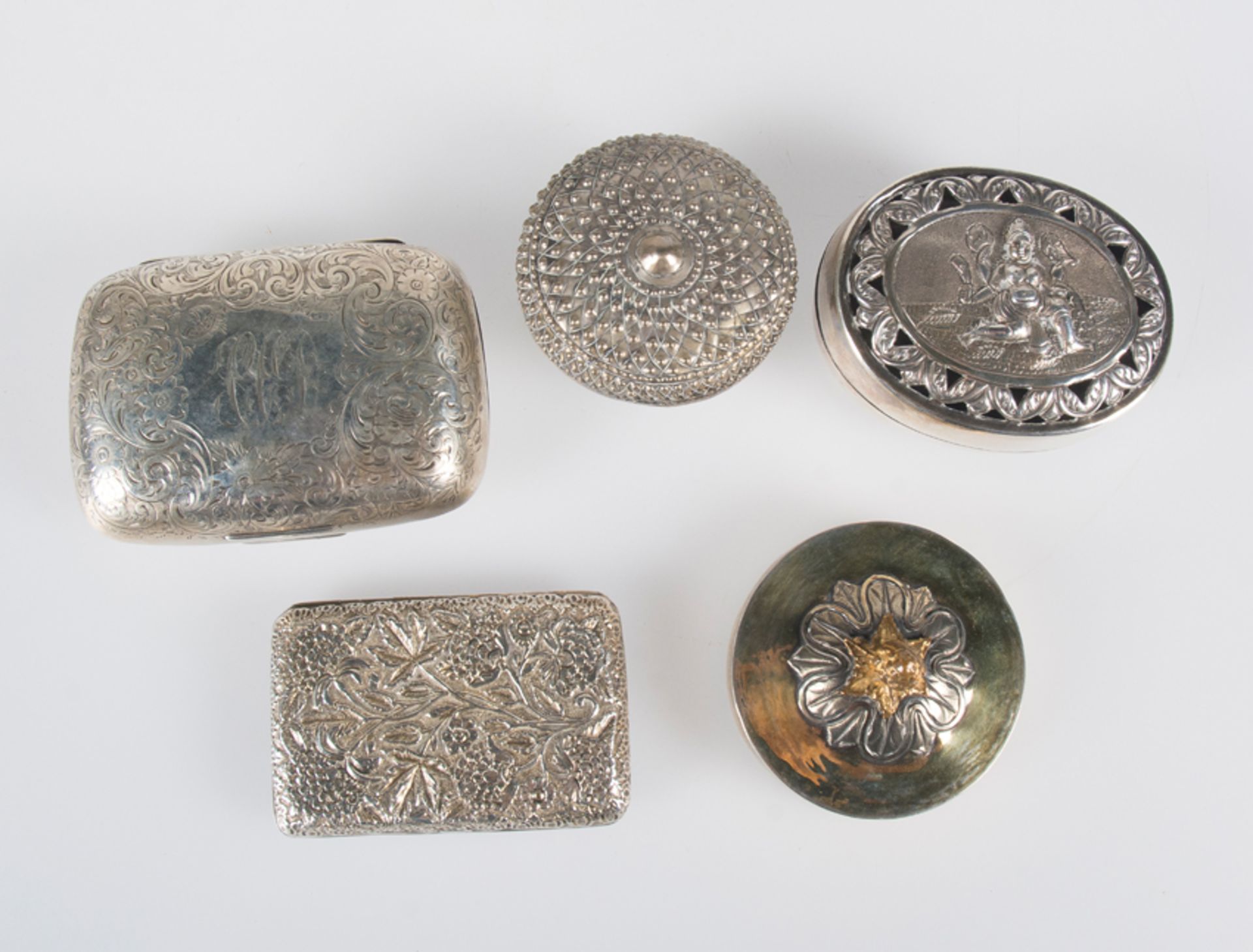 Set of five little silver boxes. 19th. - 20th. Century. - Image 3 of 10