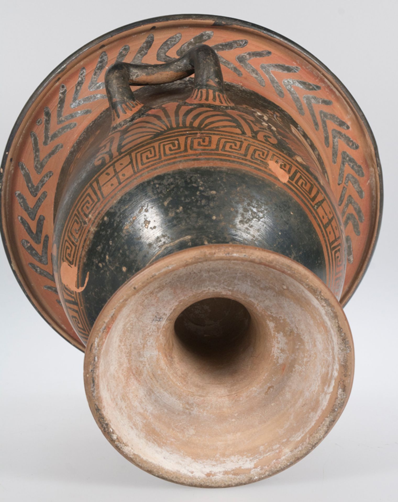 Pottery krater with red figures on a black background. Greece. 4th century B.C. - Image 5 of 5