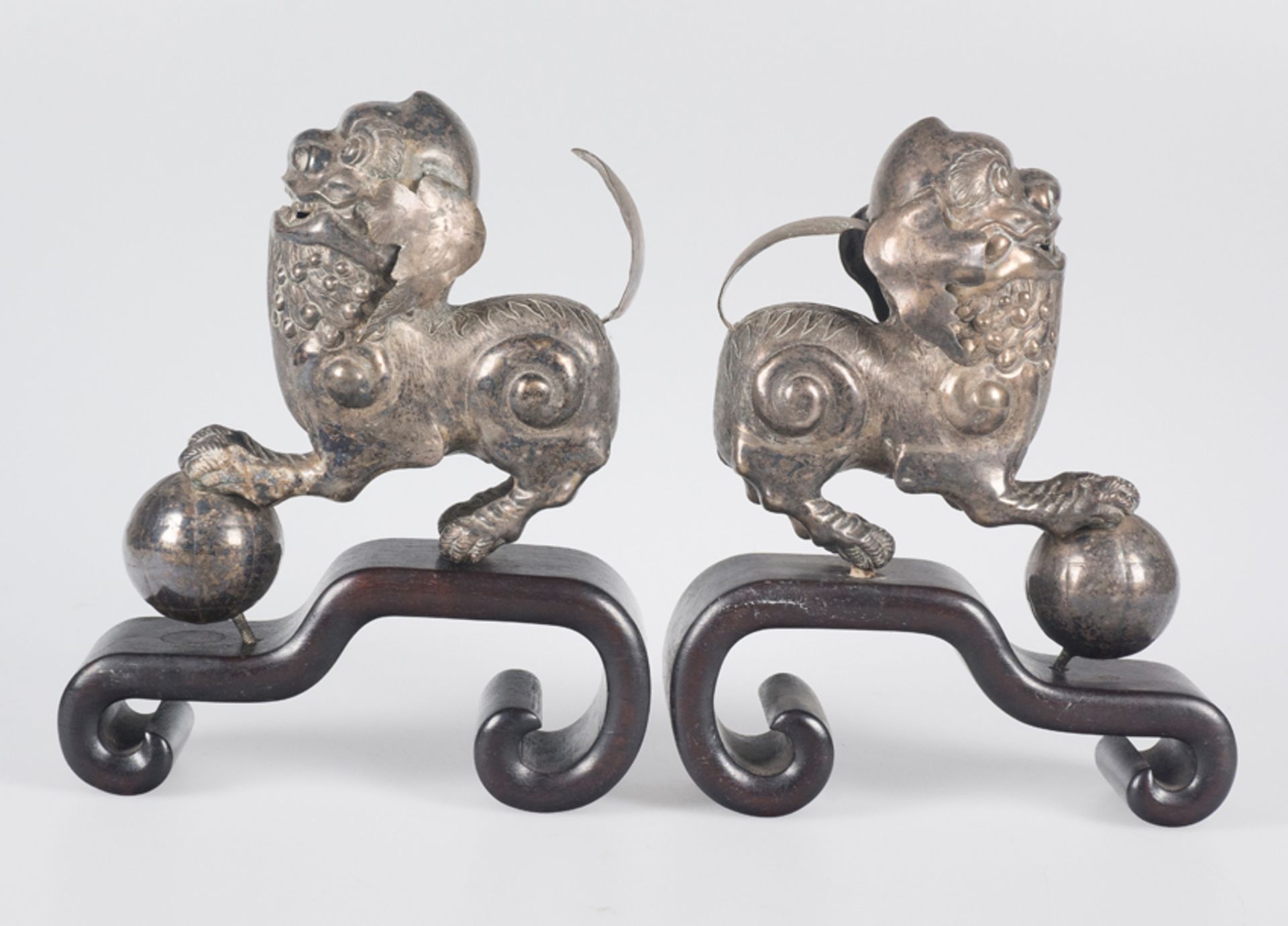 Pair of silver lions. China. 19th century. - Image 5 of 7