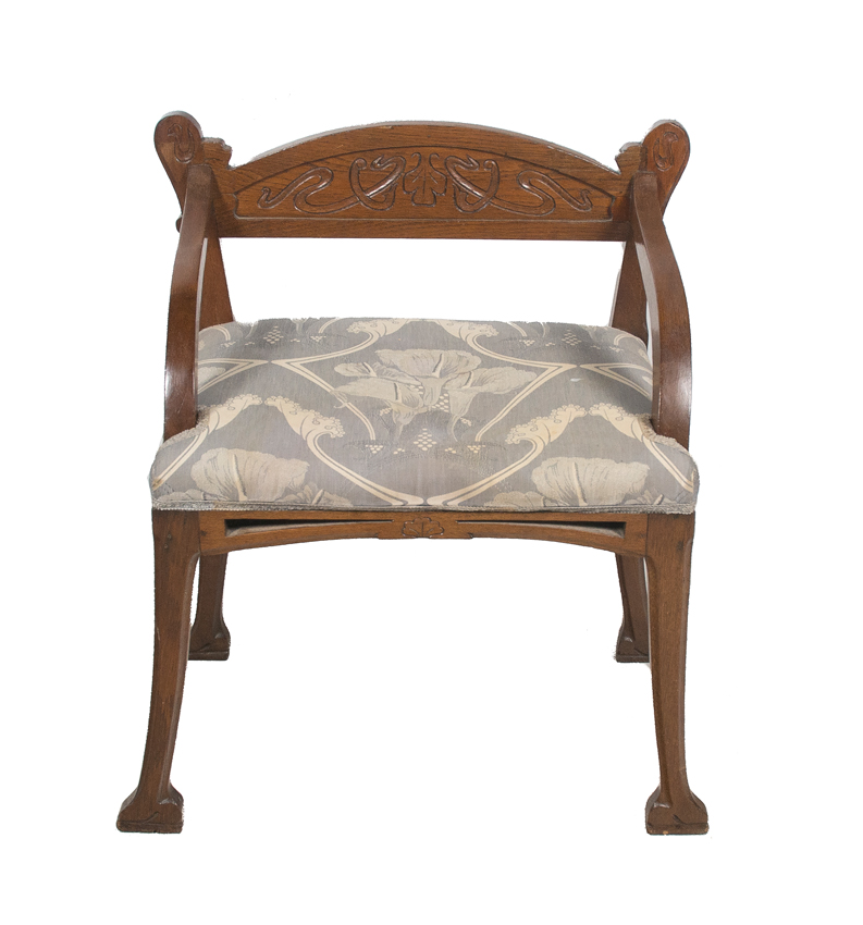 Low wooden chair with incised decoration. Art Nouveau. Circa 1900. - Image 3 of 6
