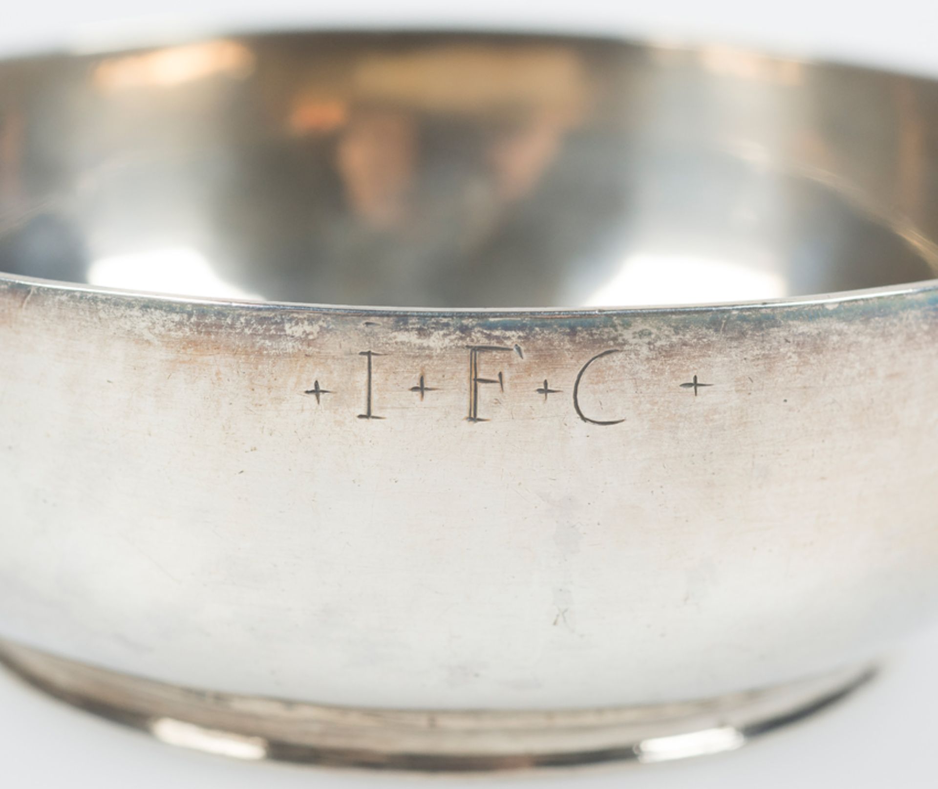 Marked Spanish silver wine tasting cup. Marked "P" and with two other illegible marks. 17th century - Image 5 of 6