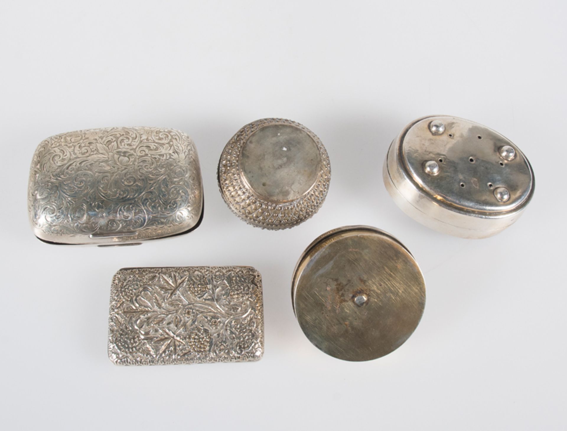 Set of five little silver boxes. 19th. - 20th. Century. - Image 9 of 10