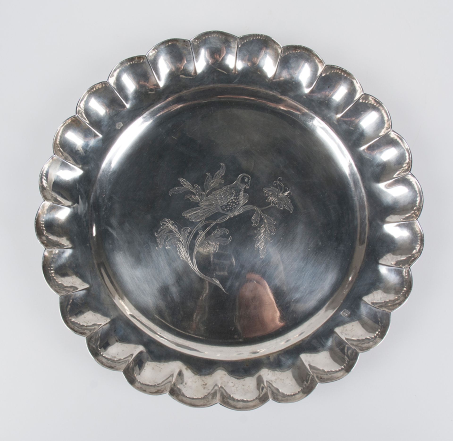 Large silver plate. Colonial work. Possibly Guatemala or Leon, Nicaragua. 18th century. - Image 3 of 6