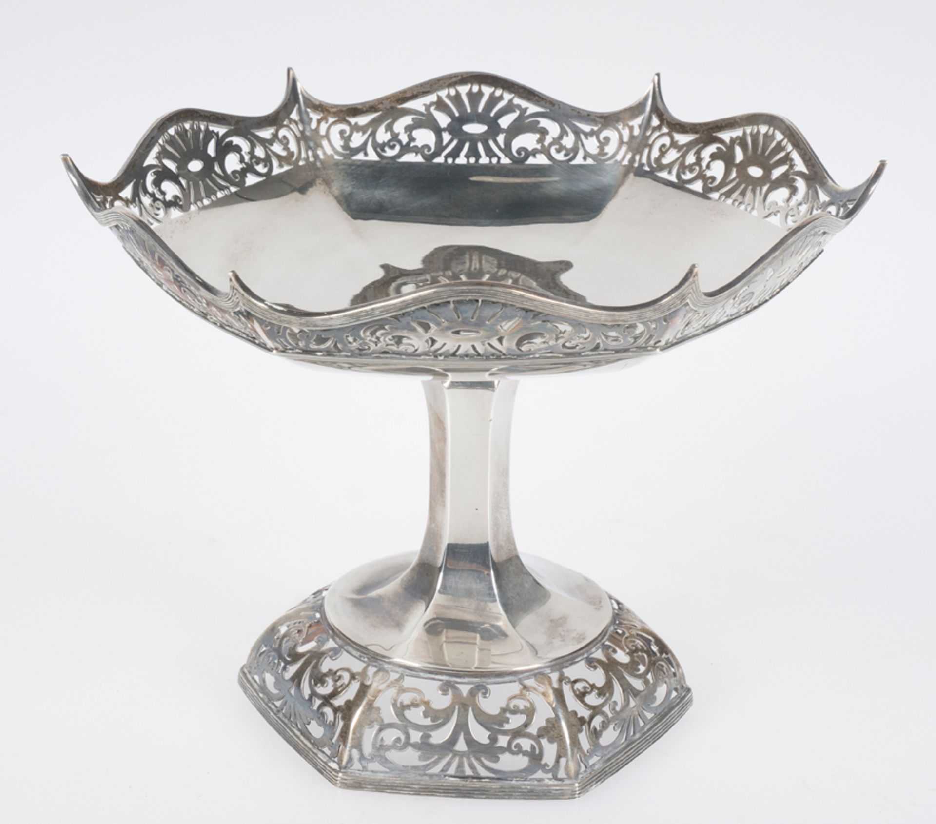 Silver centrepiece marked Walker and Hall, Sheffield England 18.England. First third of the