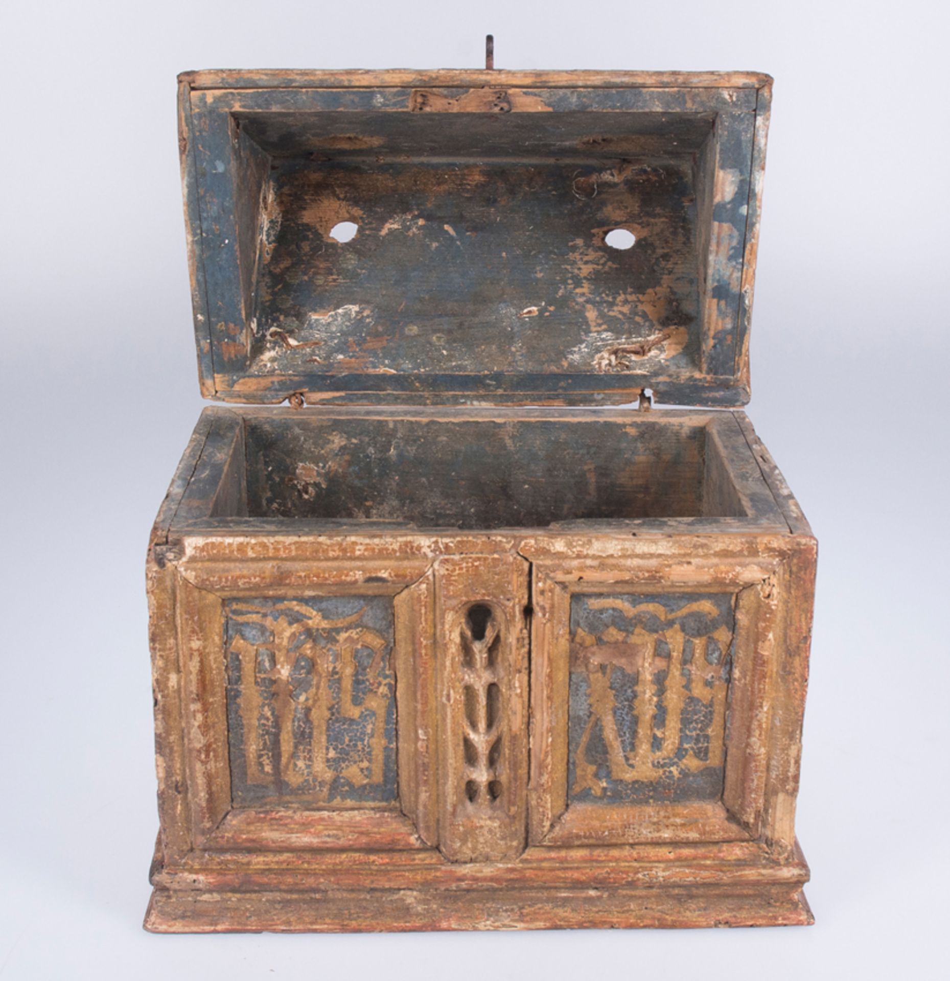 Carved, gilded and polychromed chest. Circa 1300. - Image 6 of 6