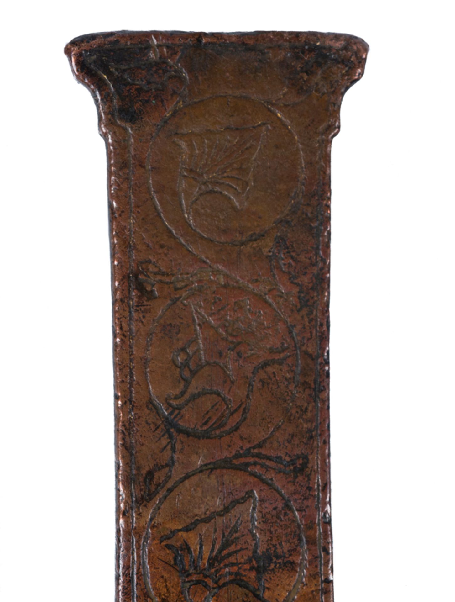 Magnificent cross with Christ alive, in copper with traces of gilding, chiselled and decorated with - Bild 11 aus 14