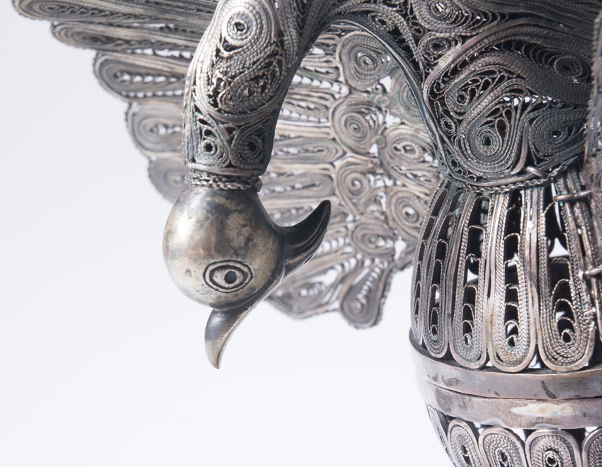 Pair of turkey-shaped incense burners in silver filigree, and fretworked and chased cast silver. Co - Image 8 of 10