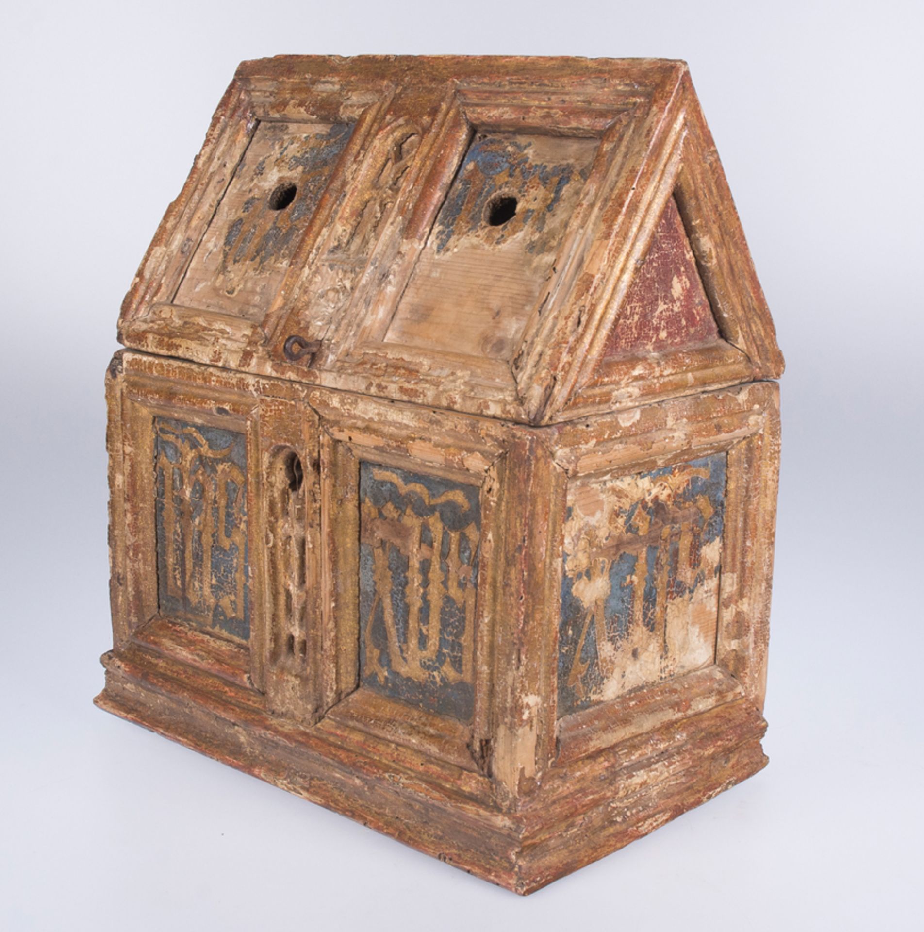 Carved, gilded and polychromed chest. Circa 1300. - Bild 4 aus 6