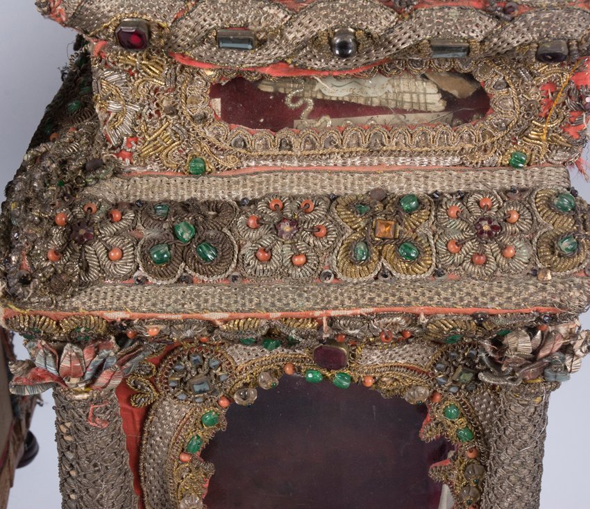 Pair of reliquaries made of gold and silver thread with coloured crystals. Italian school. Probably - Image 14 of 18