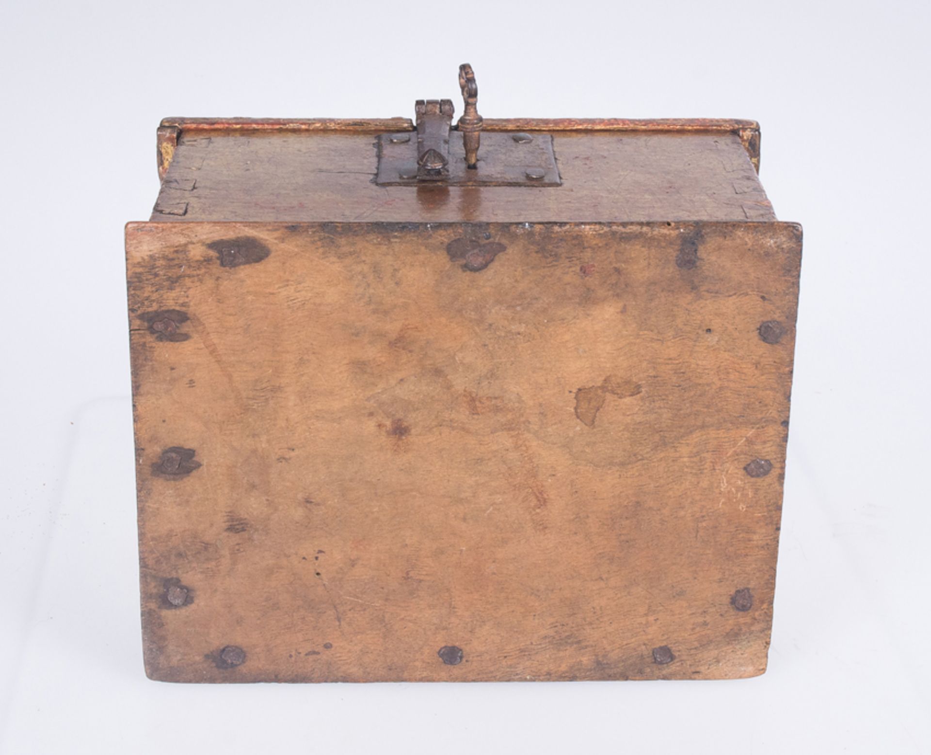 Golden and polychrome carved wood Eucharistic chest with iron fittings.Lluçanès.Catalonia. 16th cent - Image 10 of 10