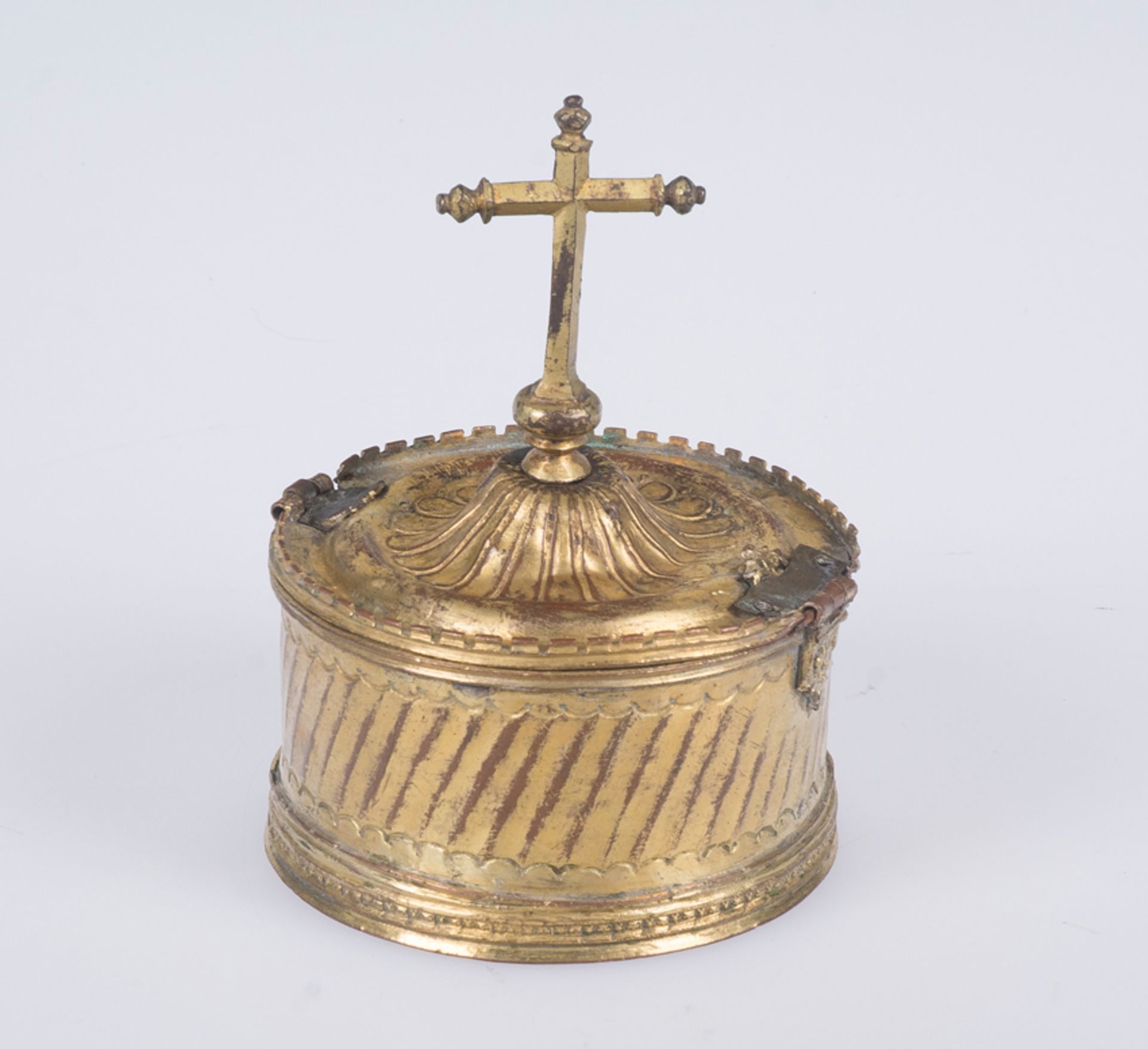 Gilded copper pyx. Gothic. 15th century. - Image 2 of 6