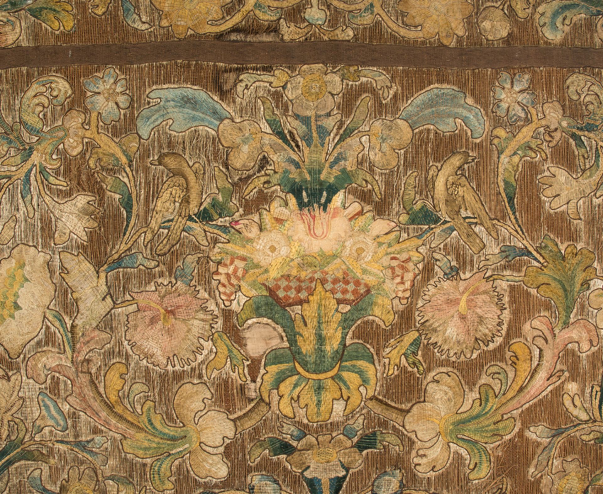 Embroidered antipendium in coloured silk threads. Spain or Italy. 17th century. - Bild 2 aus 5
