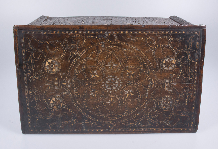 Walnut desk with bone inlay. Made in Teruel, Aragon. Torrellas. 16th century. - Image 8 of 10