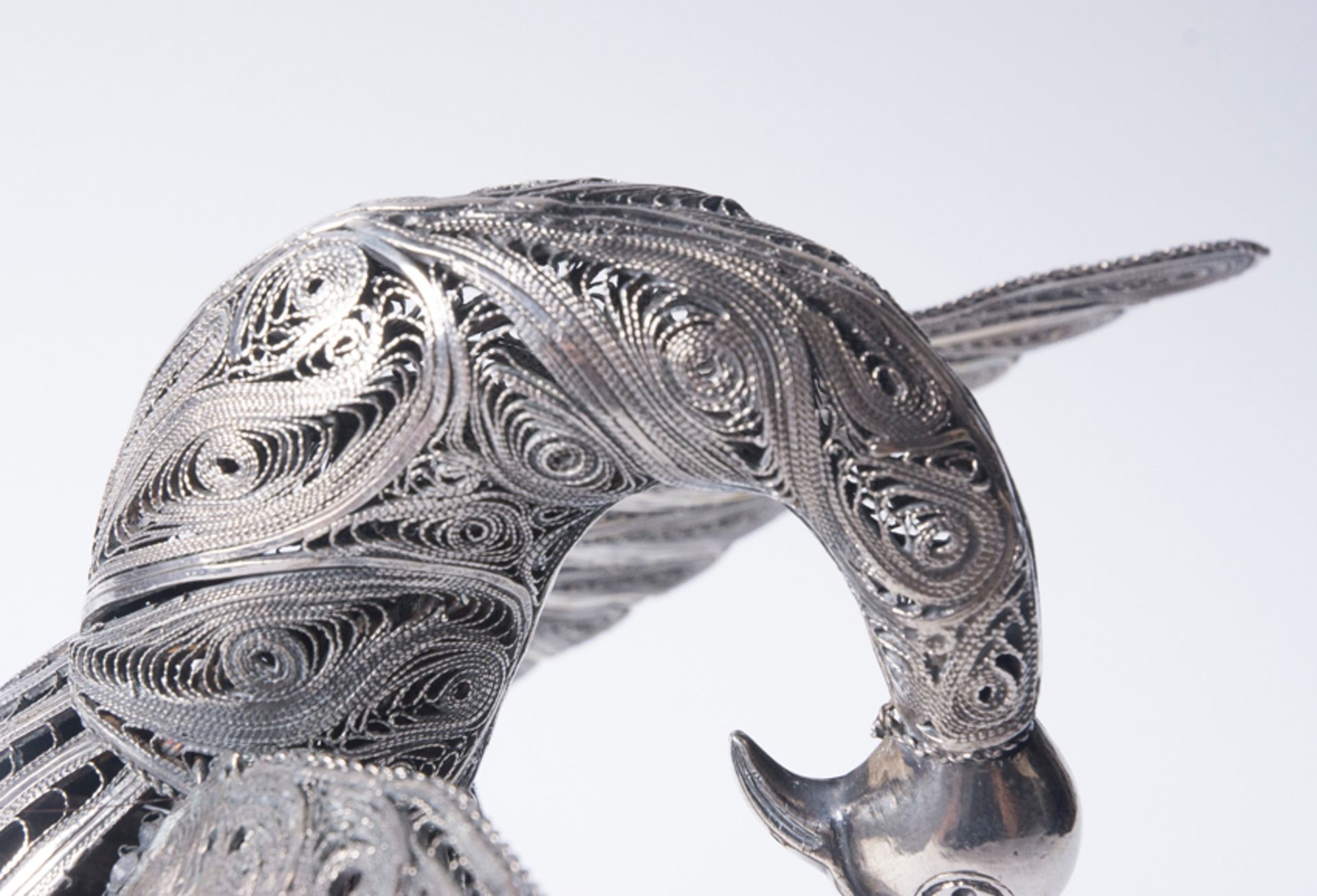 Pair of turkey-shaped incense burners in silver filigree, and fretworked and chased cast silver. Co - Image 7 of 10