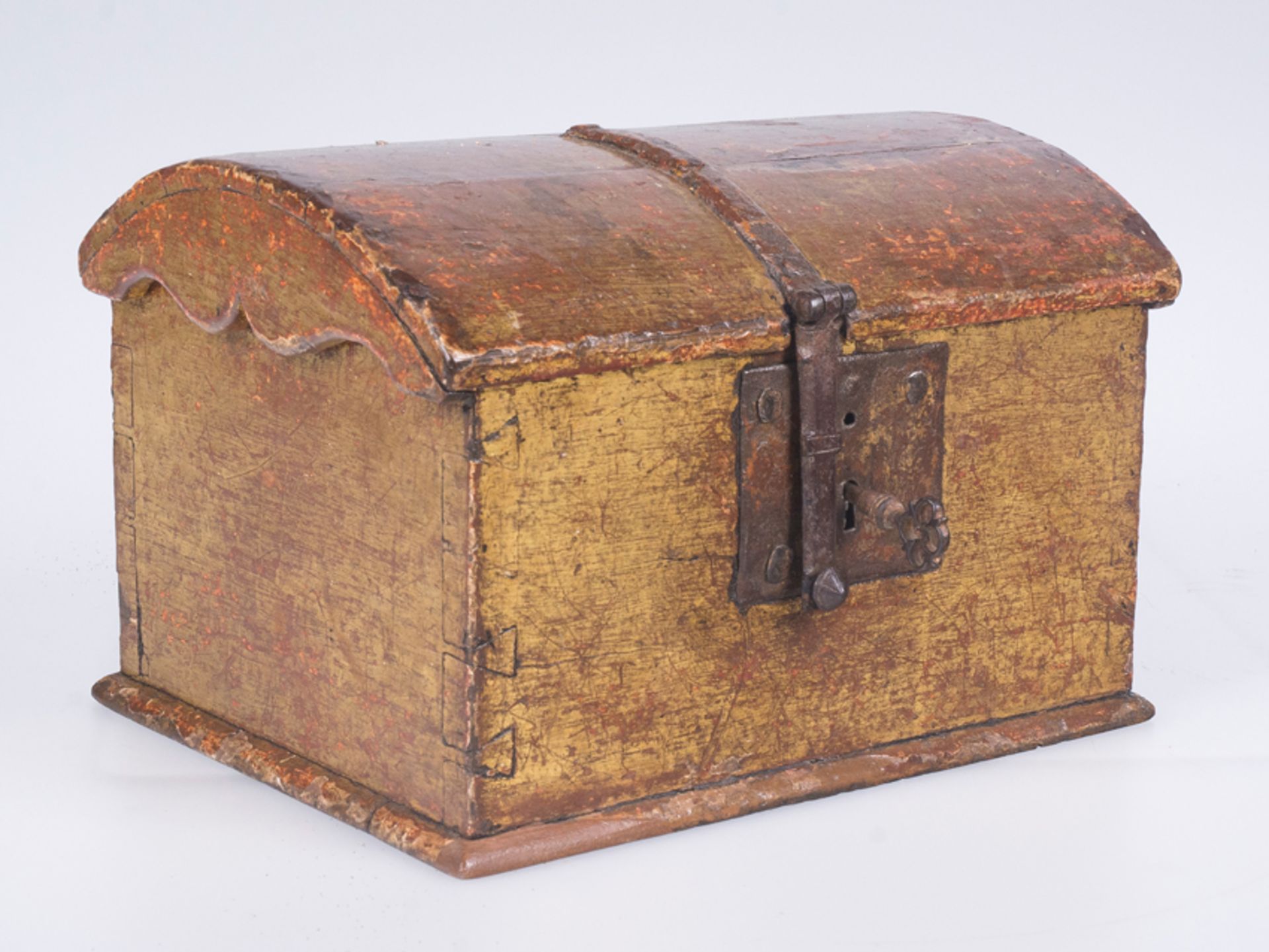 Golden and polychrome carved wood Eucharistic chest with iron fittings.Lluçanès.Catalonia. 16th cent - Image 2 of 10