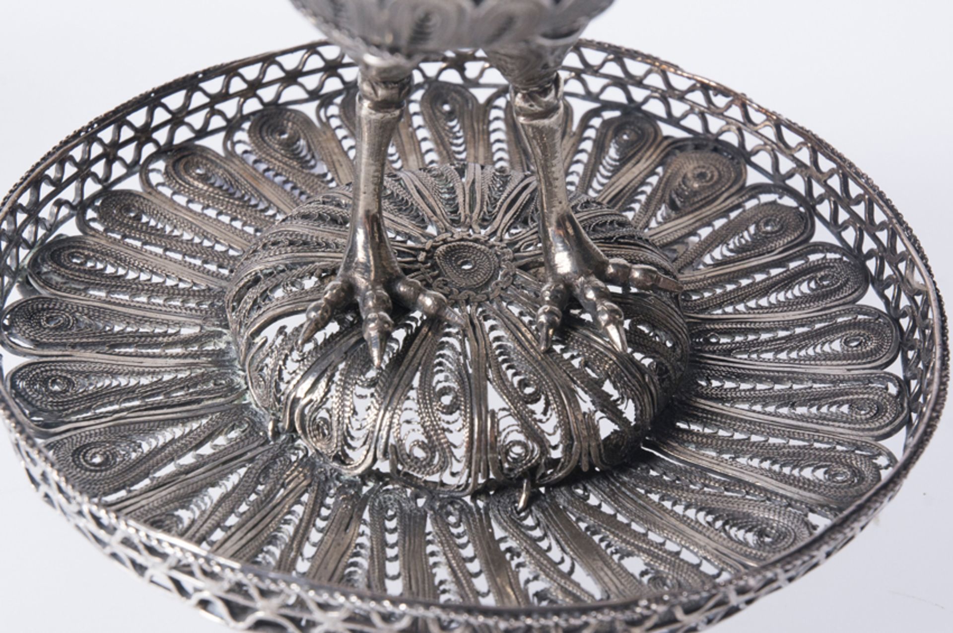 Pair of turkey-shaped incense burners in silver filigree, and fretworked and chased cast silver. Co - Image 9 of 10