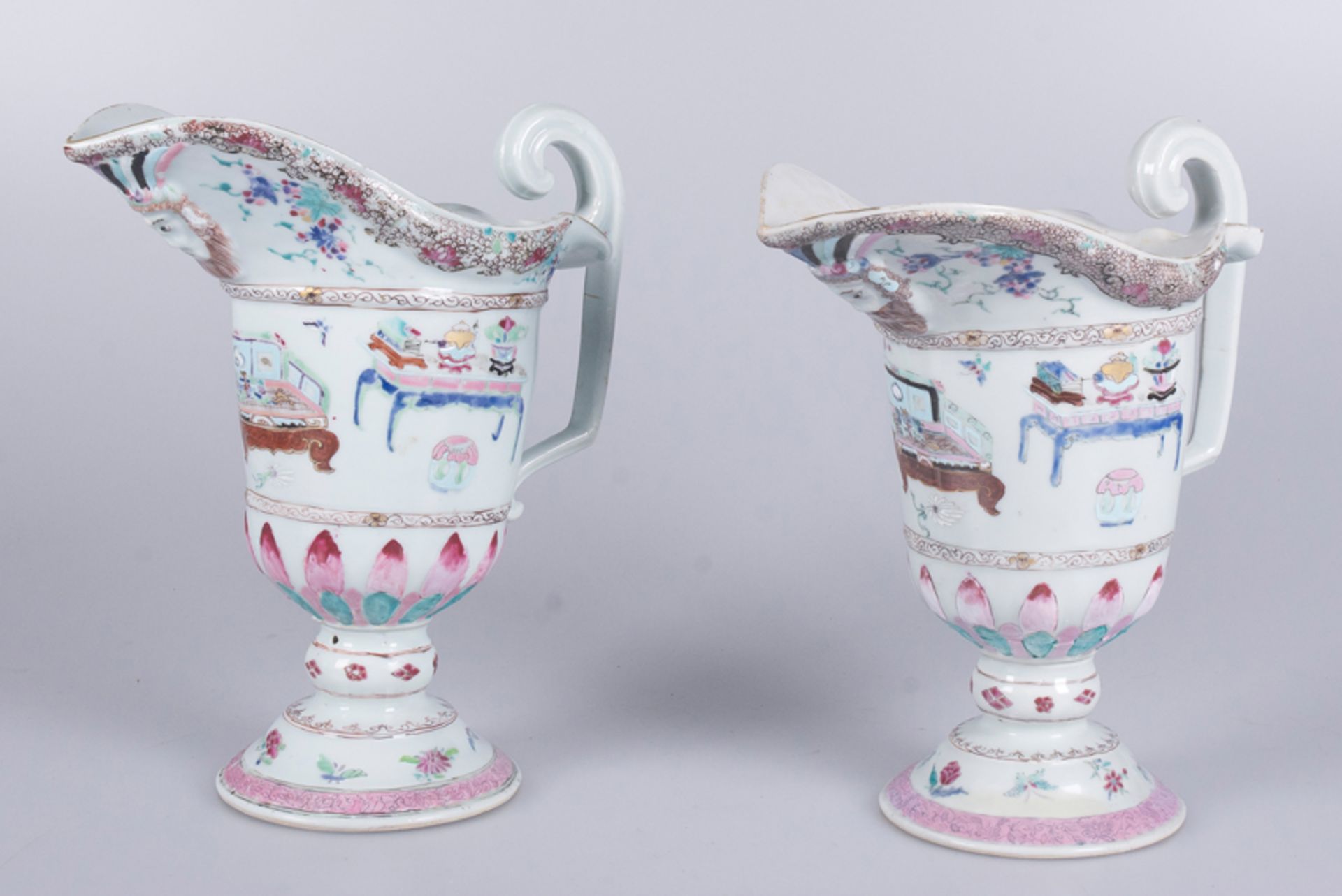 Splendid pair of vases. Famille. Rose.  Qianlong period (1736 - 1795). Qing Dynasty. Rare