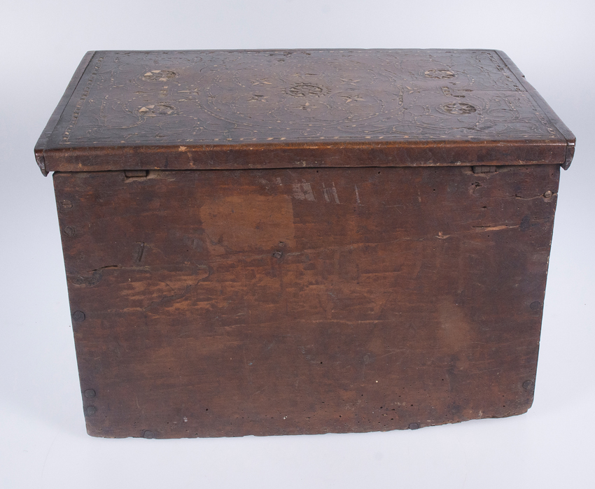 Walnut desk with bone inlay. Made in Teruel, Aragon. Torrellas. 16th century. - Image 9 of 10