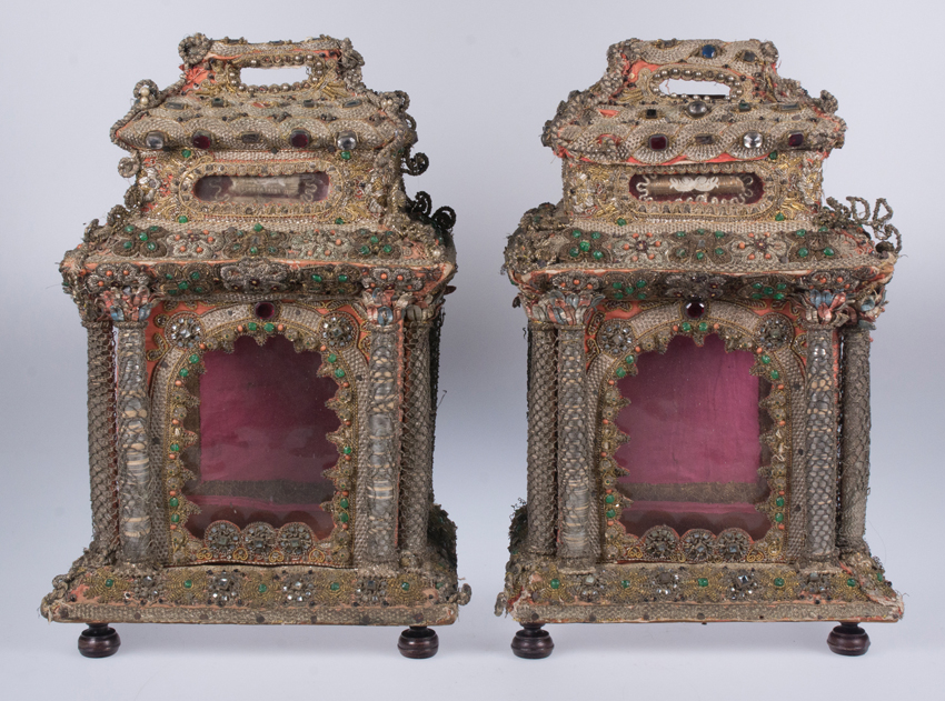 Pair of reliquaries made of gold and silver thread with coloured crystals. Italian school. Probably - Image 5 of 18