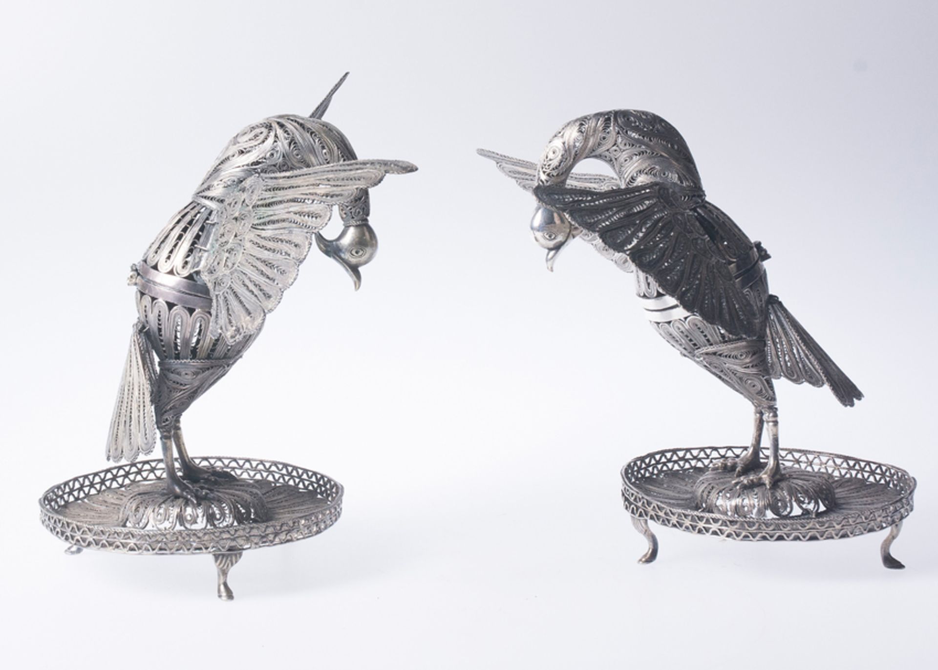 Pair of turkey-shaped incense burners in silver filigree, and fretworked and chased cast silver. Co - Image 2 of 10