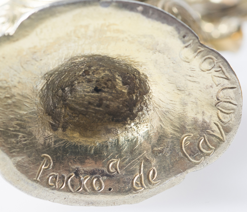 Magnificent cruets on an embossed and chiselled vermeil silver tray. Colonial. Poss. Mexico. 18th c. - Image 9 of 9