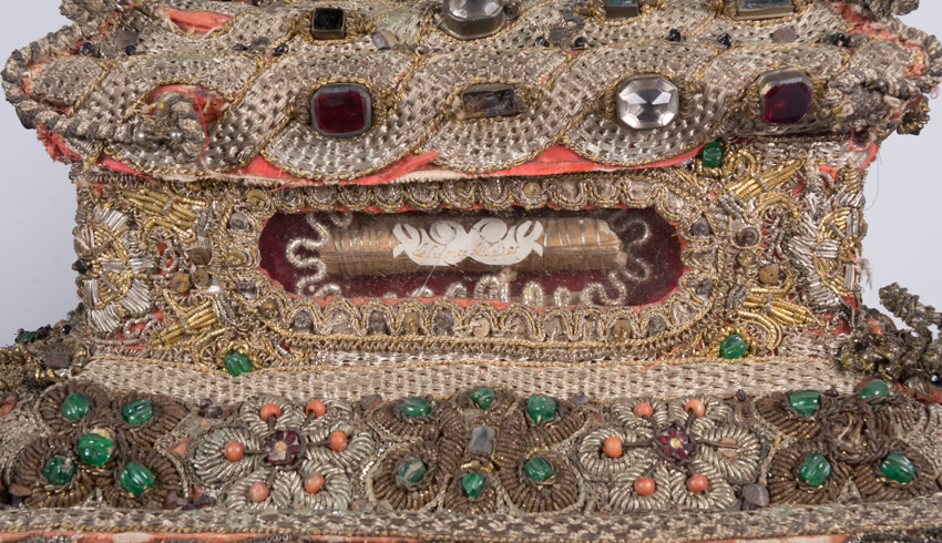 Pair of reliquaries made of gold and silver thread with coloured crystals. Italian school. Probably - Image 16 of 18