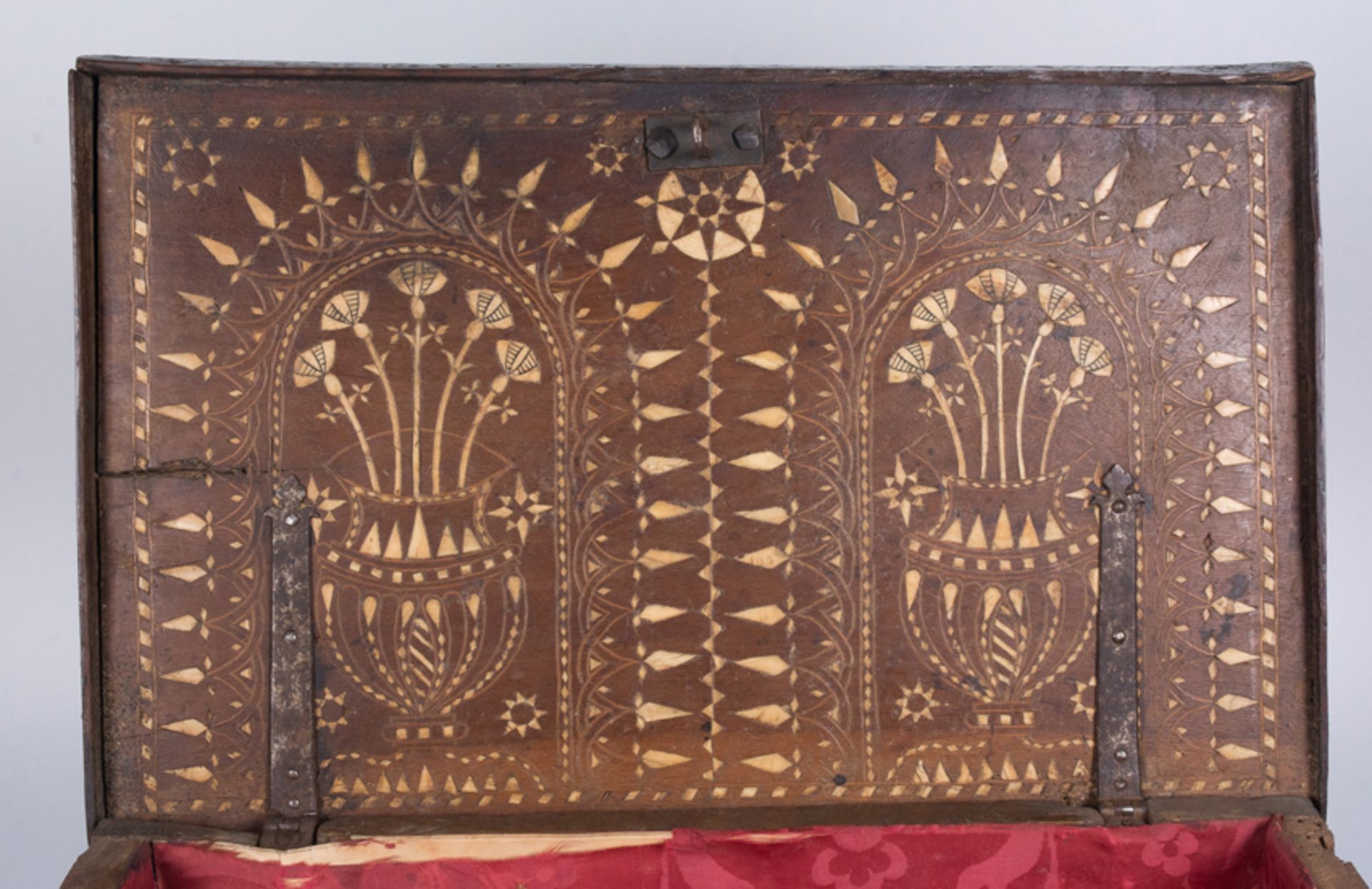 Walnut desk with bone inlay. Made in Teruel, Aragon. Torrellas. 16th century. - Bild 6 aus 10