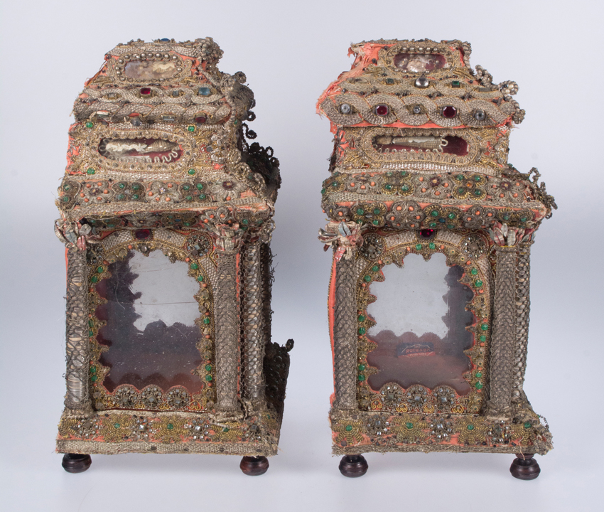 Pair of reliquaries made of gold and silver thread with coloured crystals. Italian school. Probably - Image 8 of 18