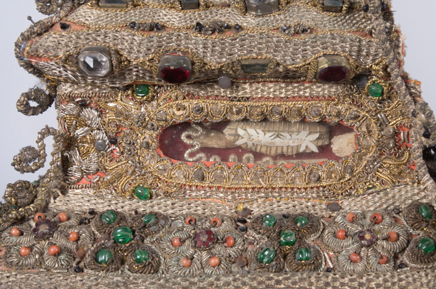 Pair of reliquaries made of gold and silver thread with coloured crystals. Italian school. Probably - Image 15 of 18