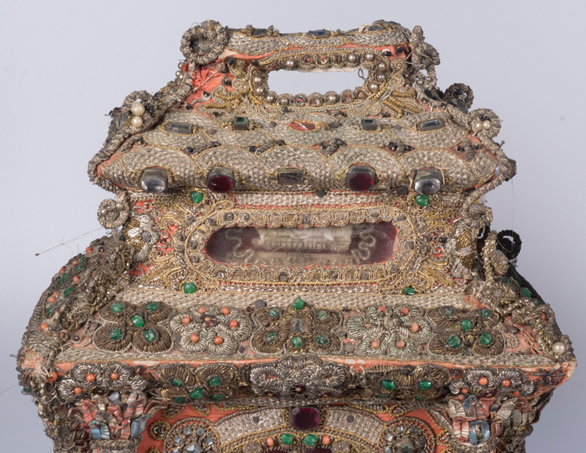 Pair of reliquaries made of gold and silver thread with coloured crystals. Italian school. Probably - Image 10 of 18