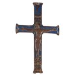 Magnificent cross with Christ alive, in copper with traces of gilding, chiselled and decorated with