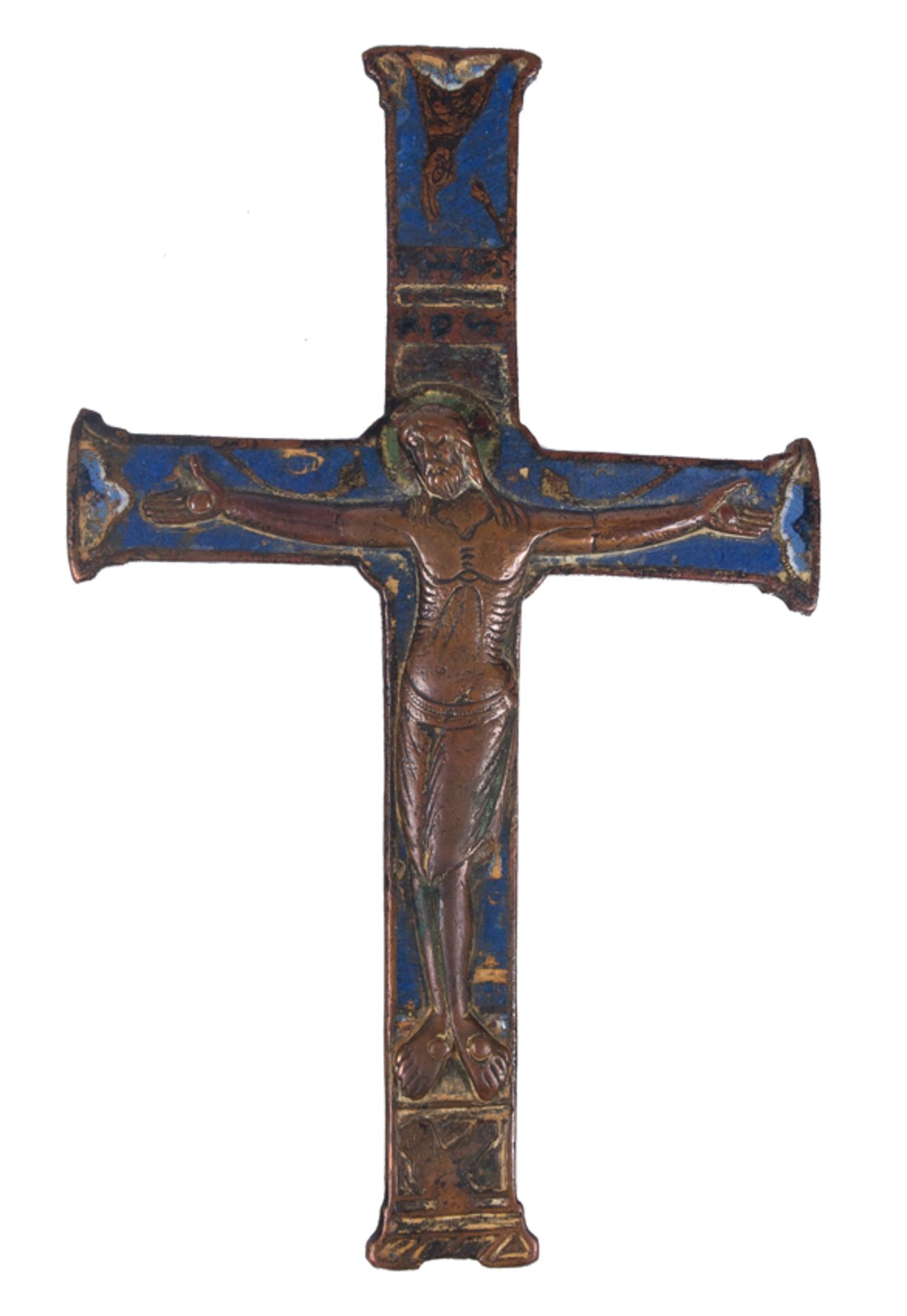 Magnificent cross with Christ alive, in copper with traces of gilding, chiselled and decorated with