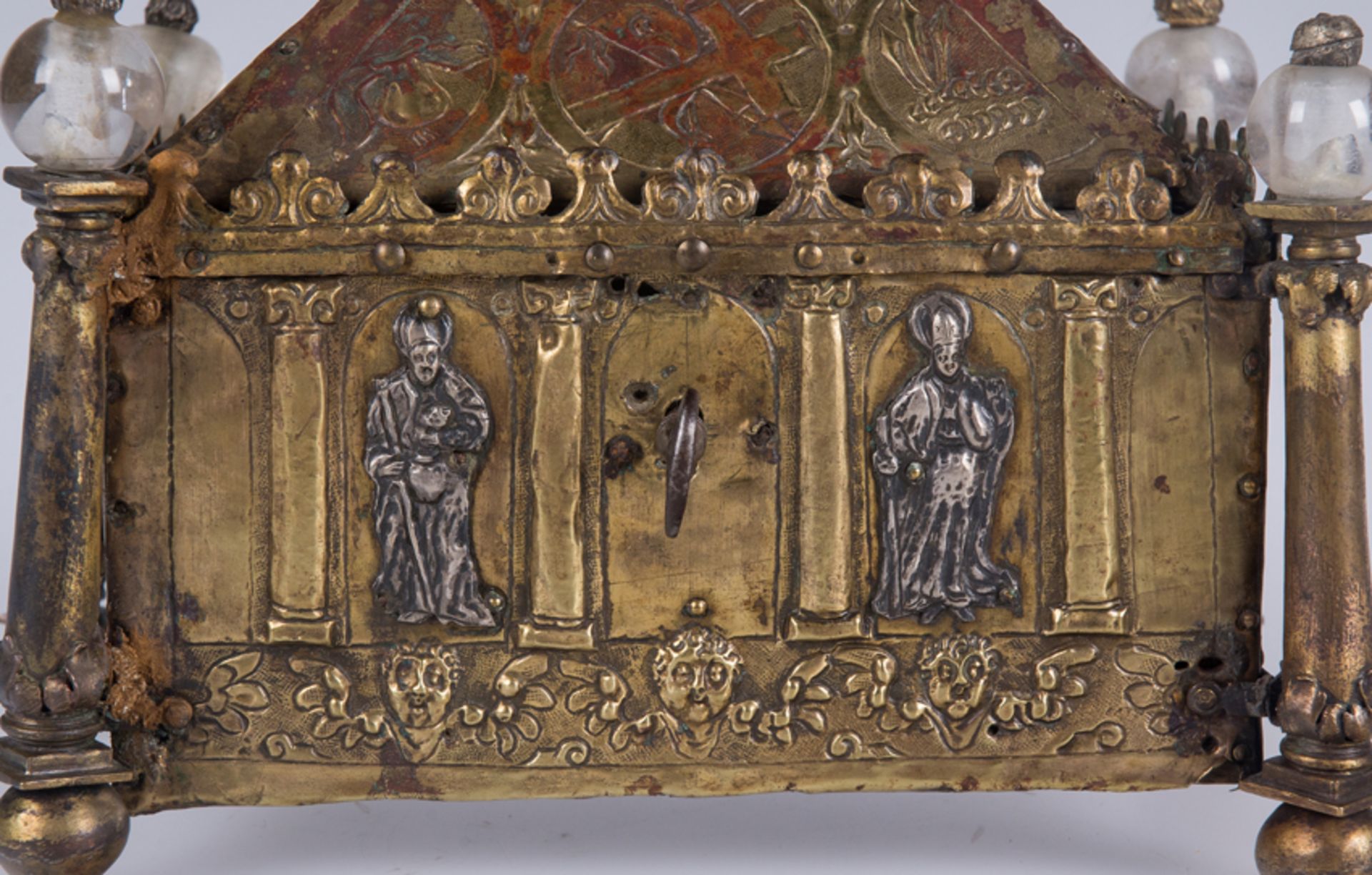 Reliquary chest in gilded copper with silver applications and rock crystal spheres. Italy. Possibly - Image 6 of 12