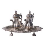 Magníficent embossed silver cruet and tray set. Colonial work. Mexico. 18th century.