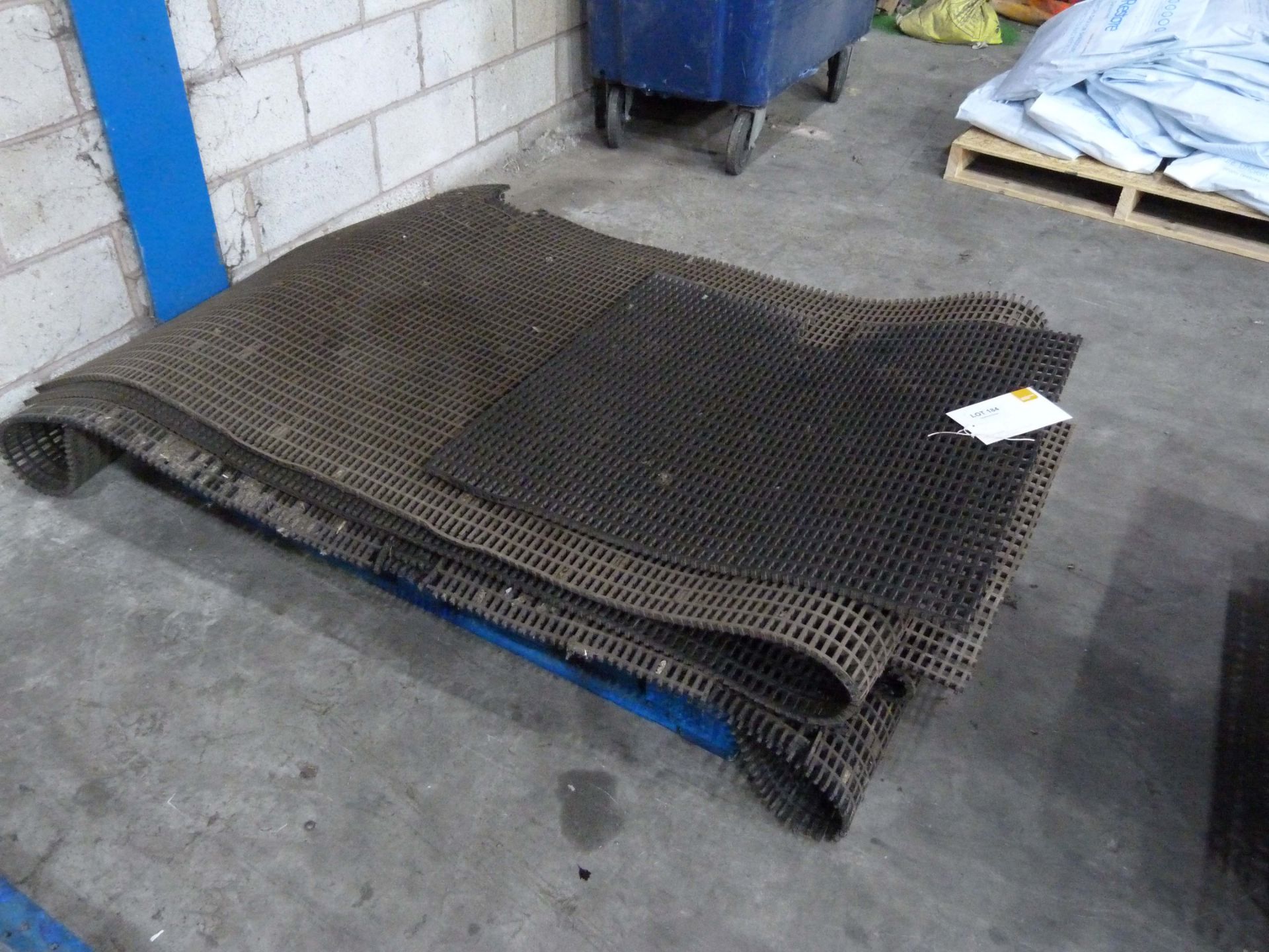 4 Rubberised work mats