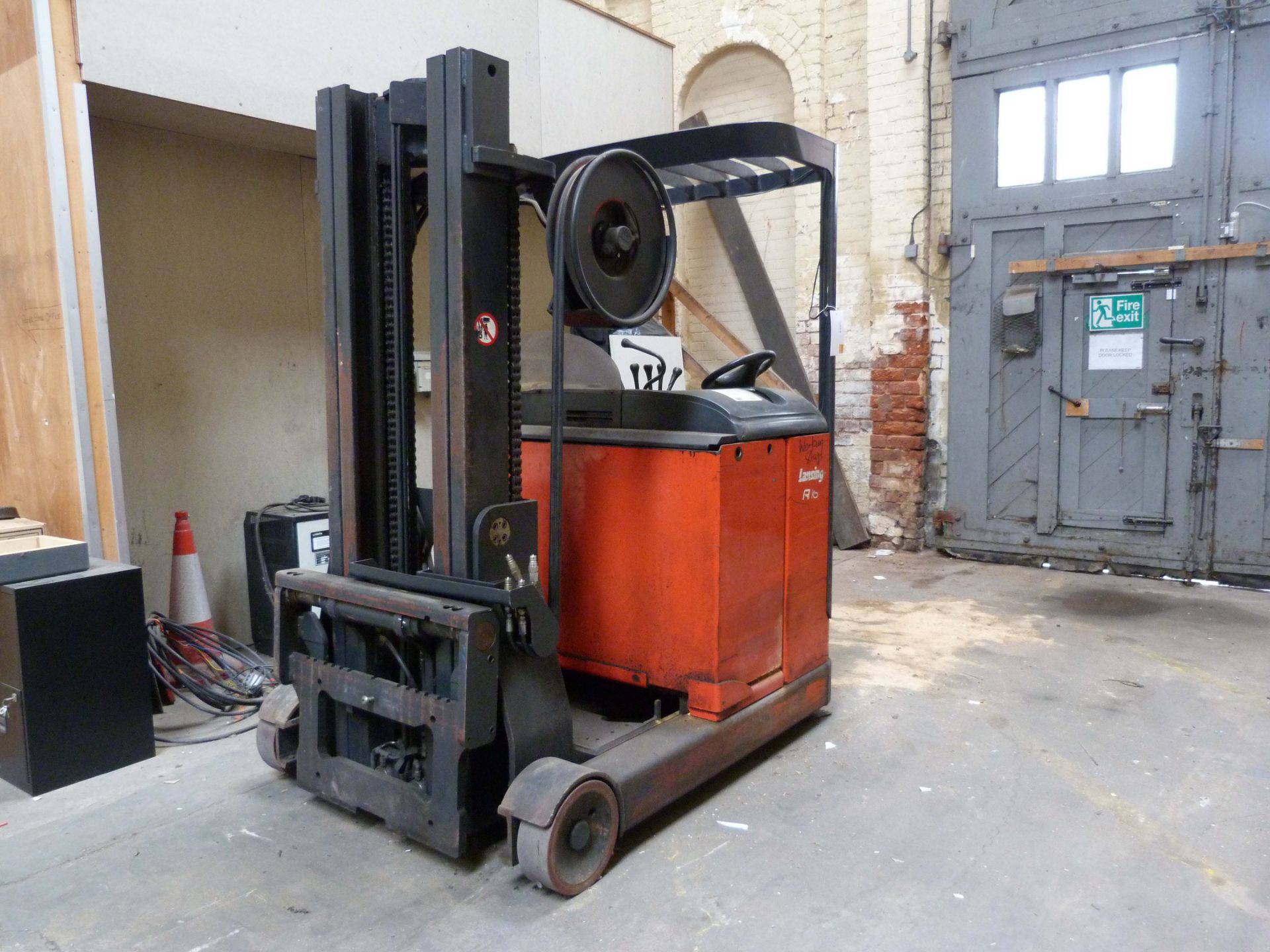 LANSING R16 battery Reach truck with charger NO FORKS 1996 Wolverhampton