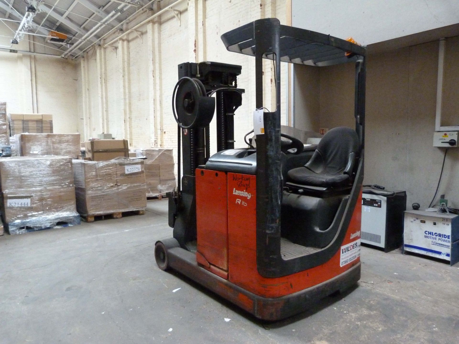 LANSING R16 battery Reach truck with charger NO FORKS 1996 Wolverhampton - Image 2 of 2