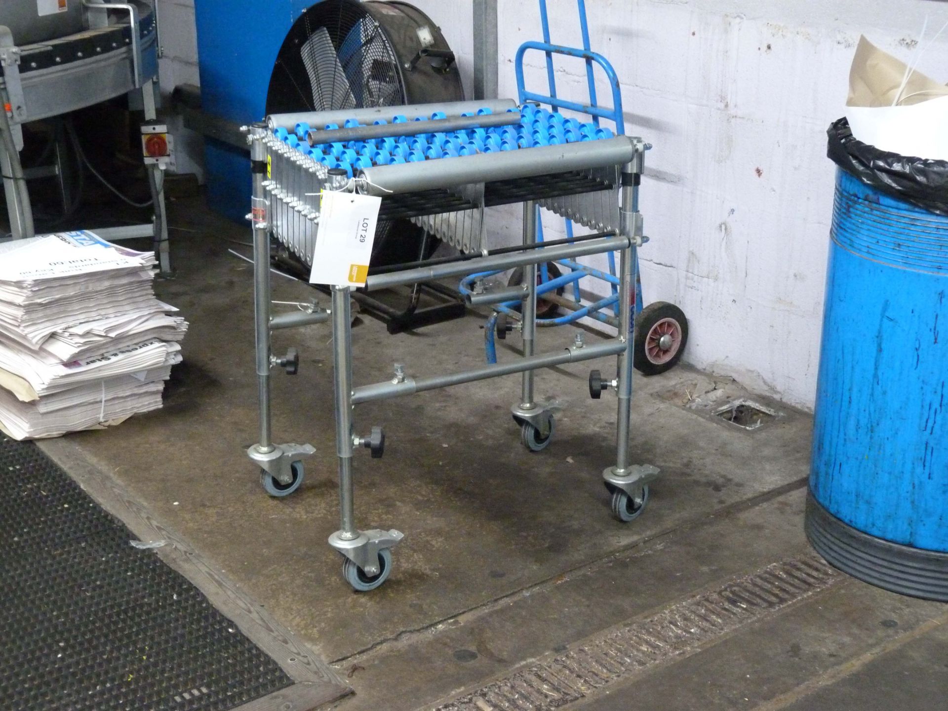 UCON expandable Mobile roller conveyor on castors 165 x 645