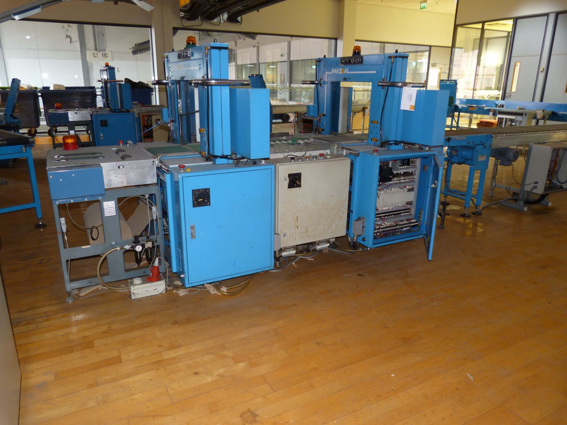 Machines for packing and banding line inc 2 PAKSEAL mod PSN6E binders and rotation station