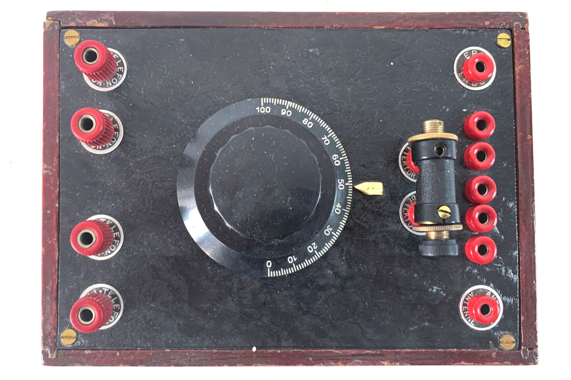 Kleines Radiogerät im Holzgehäuse, mit Regler, L 19, Z 2