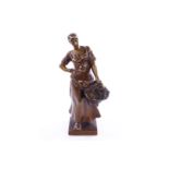 Bronzefigur, Mädchen mit Korb bei der Traubenernte, patiniert, um 1900, signiert A. Larroux,
